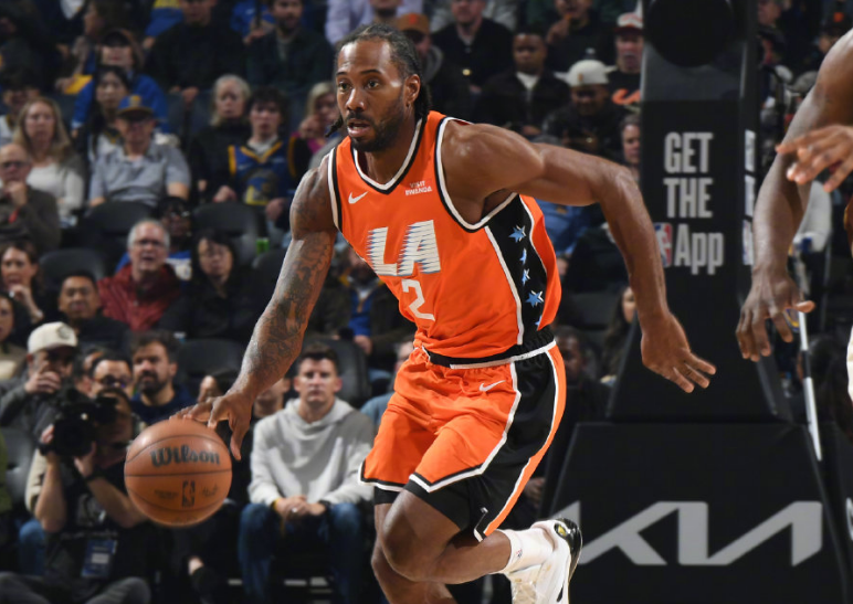 世界杯比赛在线观看平台-莱昂纳德双里程碑:连续38场20+生涯最长 突破16000分大关